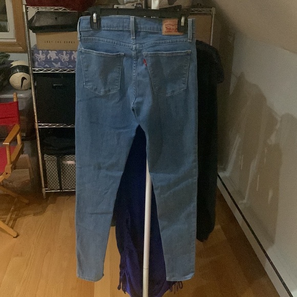Levi’s 710 skinny Jean. Size 27. Light/medium wash - Picture 2 of 4